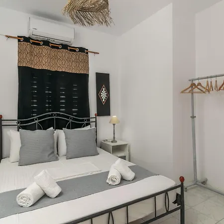 Private Rooftop Two-bedroom With Sunset View Walk To Center