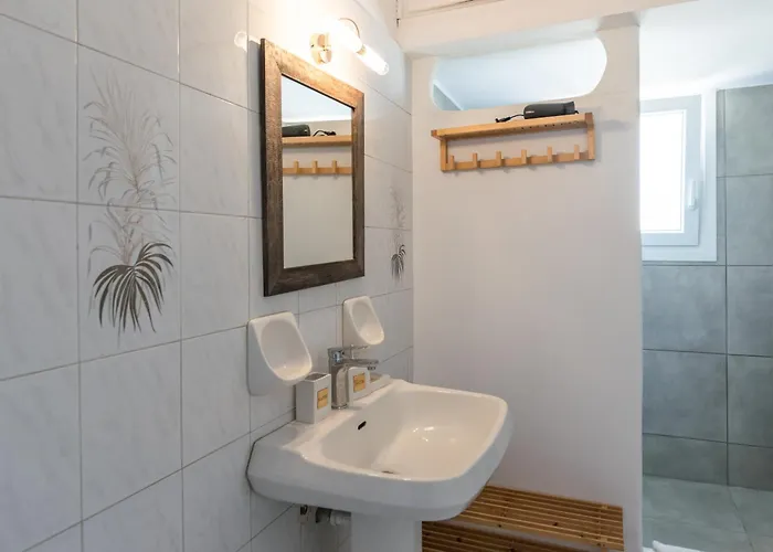 Private Rooftop Two-bedroom With Sunset View Walk To Center * Adamantas (Milos)