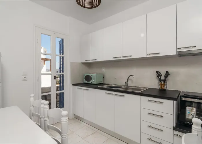 Private Rooftop Two-bedroom With Sunset View Walk To Center Adamantas (Milos)