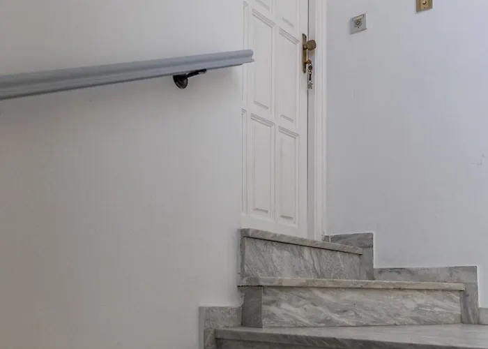 Sunset View Rooftop Apartment, Walk To Center