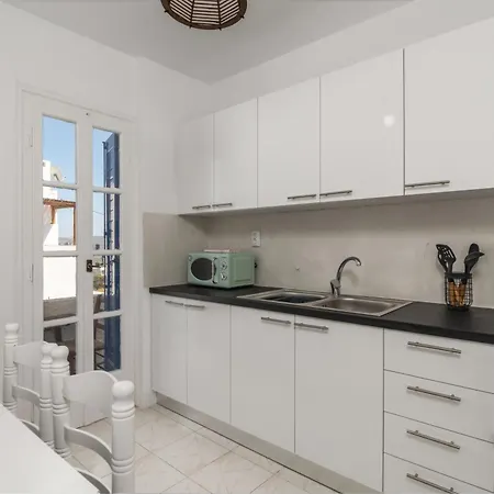 Private Rooftop Two-bedroom With Sunset View Walk To Center 아다마스