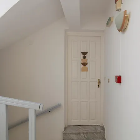 Athena's Cozy With A Roof 阿达玛斯